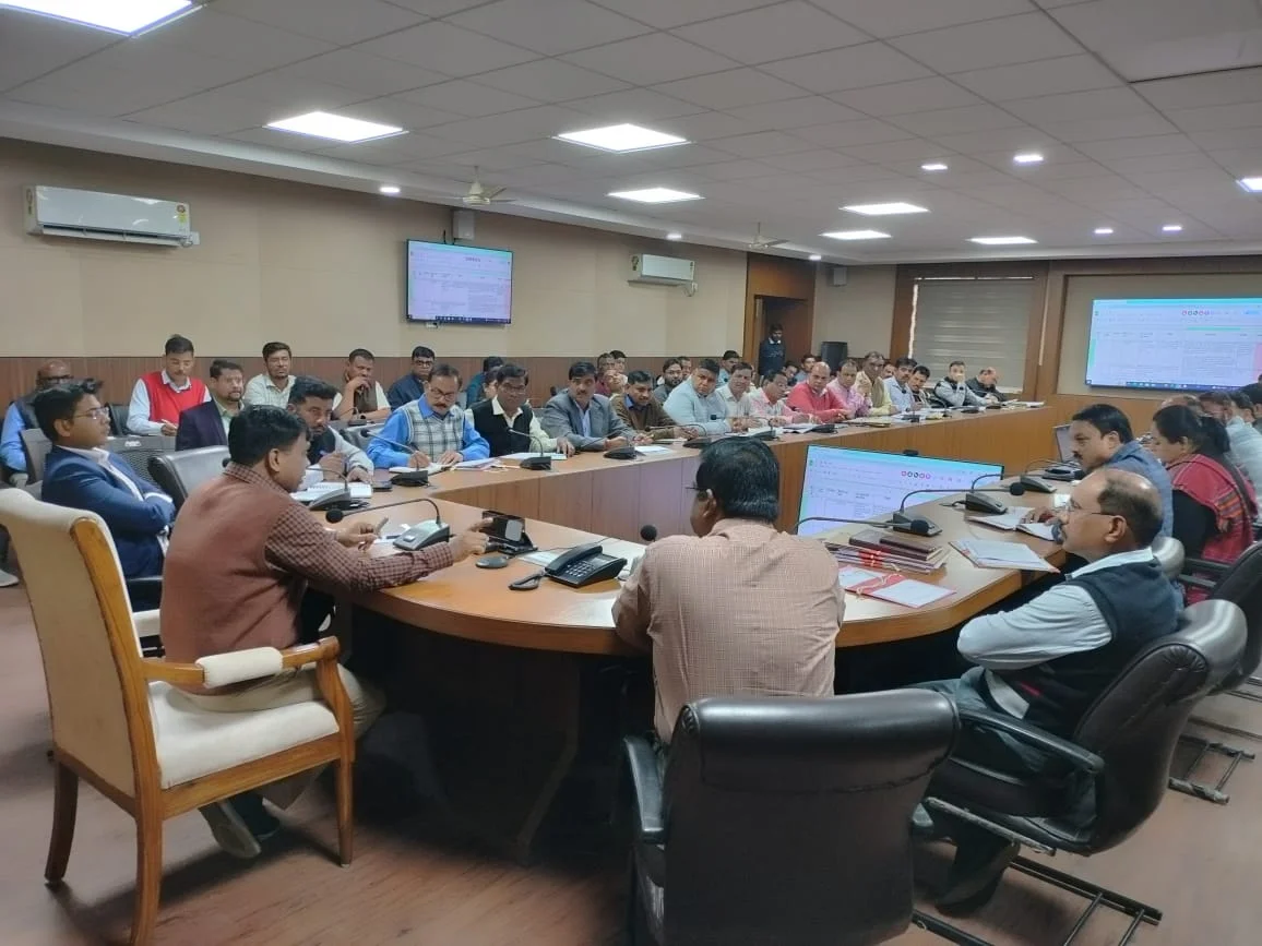 Collector Ki Chetawani : कलेक्टर नरेंद्र सूर्यवंशी की चेतावनी- लंबित रहे प्रकरण तो अफसरों का रोका जाएगा वेतन