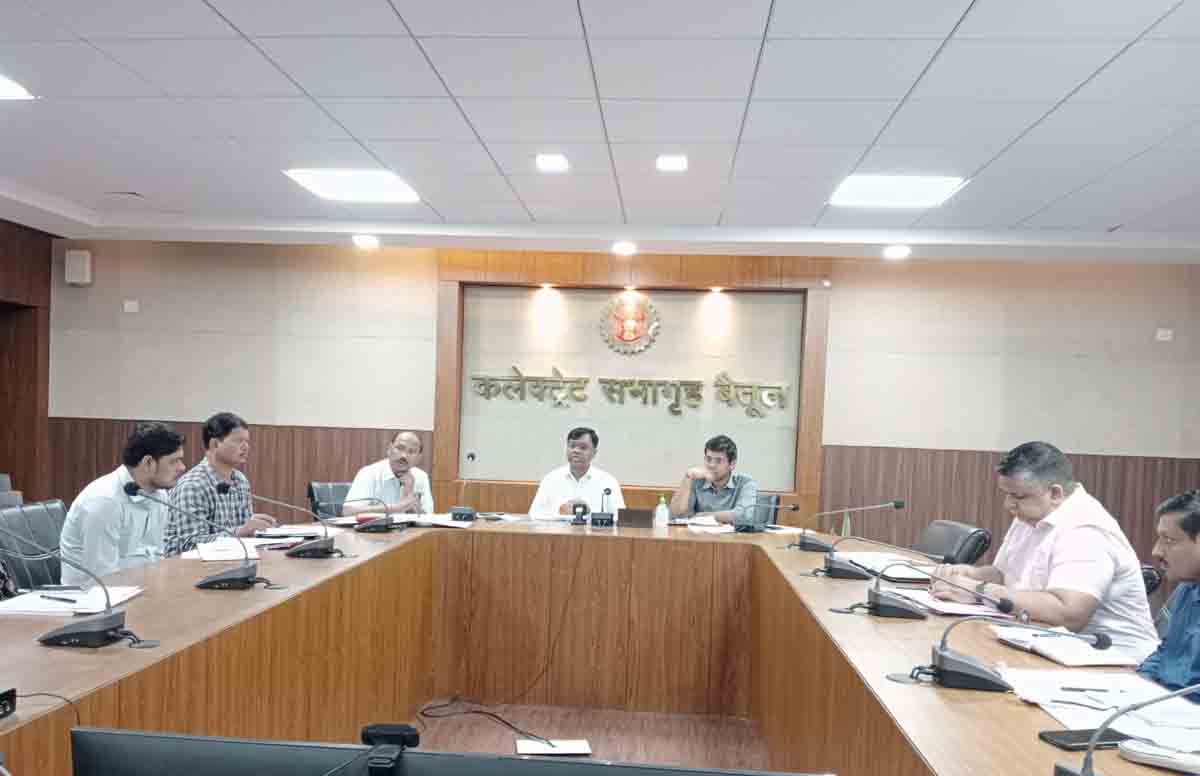 TL Meating : कलेक्टर ने दिए अफसरों का वेतन रोकने के निर्देश, मचा हड़कंप