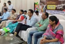 Betul Collector Action: बैतूल में कलेक्टर का कड़ा एक्शन: काम में लापरवाही पर सचिव और GRS को थमाया नोटिस, FIR के आदेश