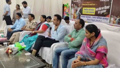 Betul Collector Action: बैतूल में कलेक्टर का कड़ा एक्शन: काम में लापरवाही पर सचिव और GRS को थमाया नोटिस, FIR के आदेश