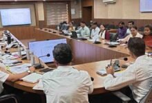 Betul Revenue Meeting: कलेक्ट्रेट में राजस्व अधिकारियों की महत्वपूर्ण बैठक: लंबित मामलों को जल्द निपटाने के निर्देश, लापरवाही पर होगी कार्रवाई
